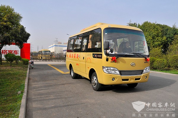 锦绣湖城 海格客车踏春而行