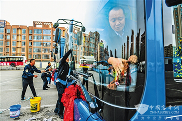 呼和浩特：BRT快速公交开始岗前测试运行