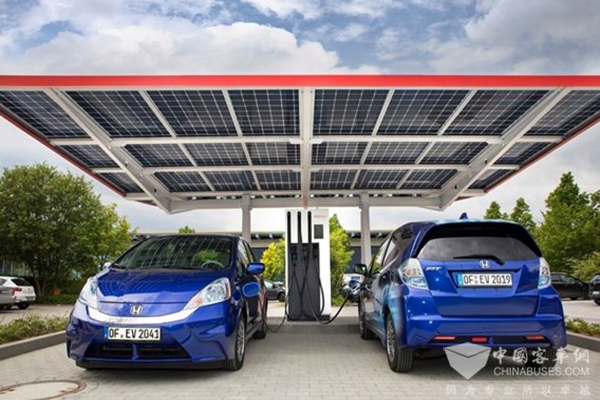 本田在德国设置快速充电桩，4台电动汽车可同时充电