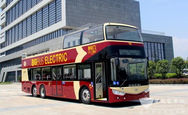 全球首辆纯电动版双层敞篷观光巴士开启“欧洲之旅”