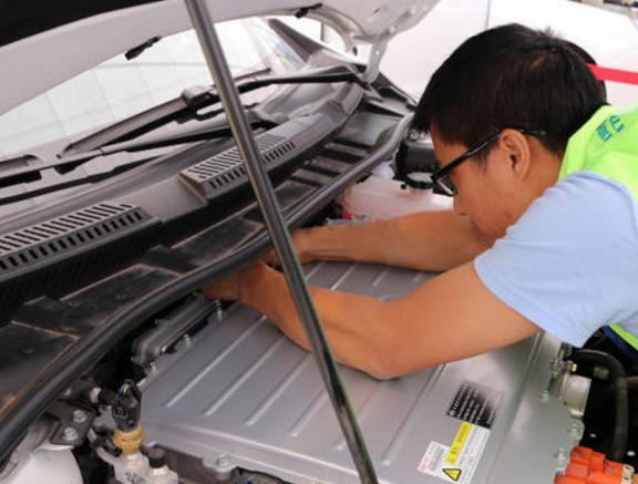 比拼维修技能！比亚迪协办电动车维修技能大赛