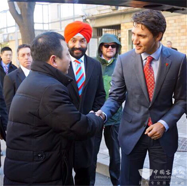 加拿大总理在华参观亿华通氢燃料电池发动机