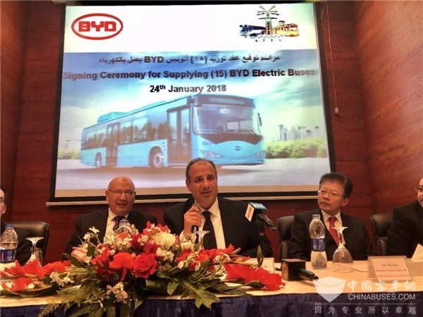 古老与科技邂逅 比亚迪打造埃及史上首支纯电动巴士车队