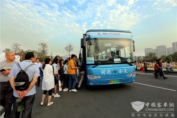 金龙客车全方位交通服务保障首届数字中国建设峰会