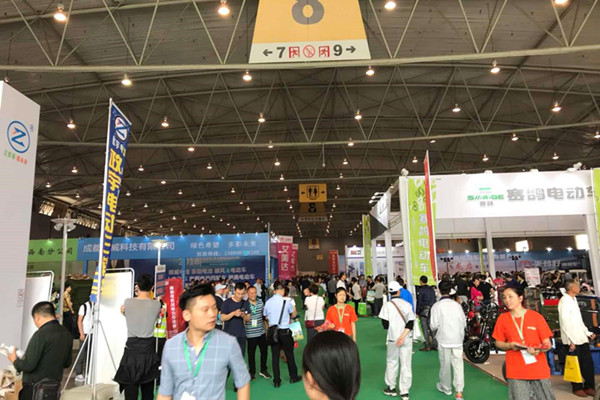 第四届成都电动车展现场火爆，300多家企业逐鹿西南大市场