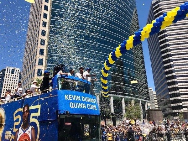 安凯双层敞篷观光巴士，美国NBA冠军荣誉座驾