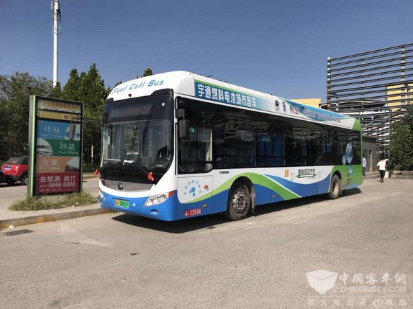 加氢10分钟 续航500公里 宇通12米氢燃料电池公交郑州投运