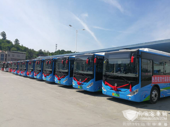 中秋佳节团圆时分 东风超龙一路相随