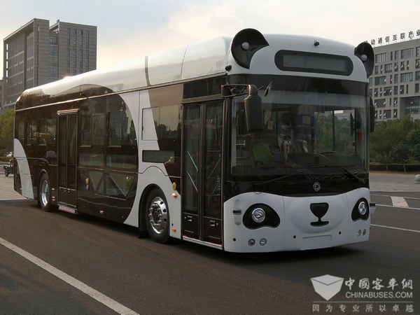 当“熊猫车”装上“智慧脑” “上海智造”强强联手结硕果