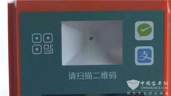 扫码刷卡坐公交 市民出行更便捷