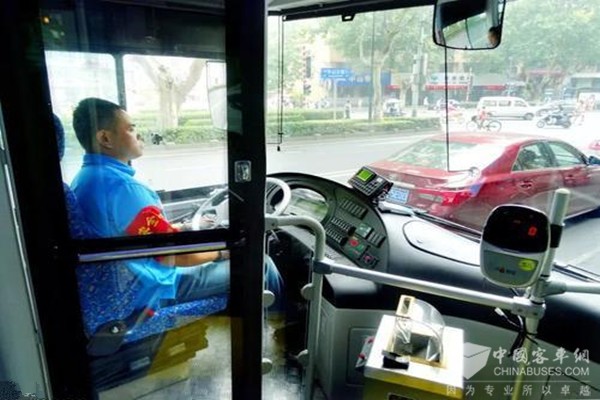 江苏：公交车都要升级啦！安装隔离门、一键报警…