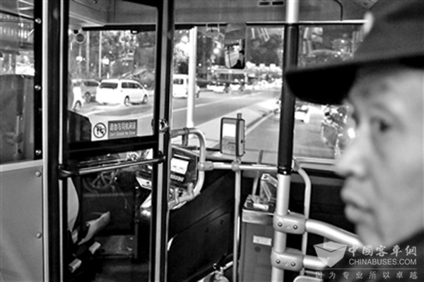交通部：新购公交车应配备隔离设施