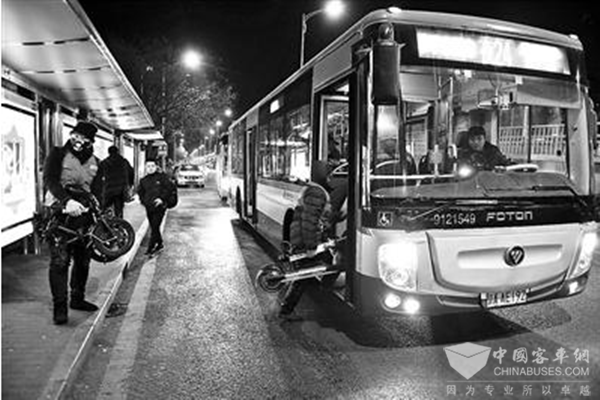 北京：春运中公交夜24路的“环京之旅”