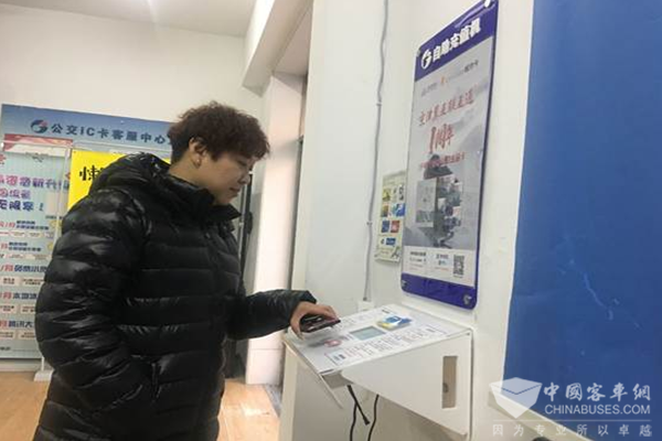 天津：公交20个自助充值终端投用 市民充值乘车更便捷