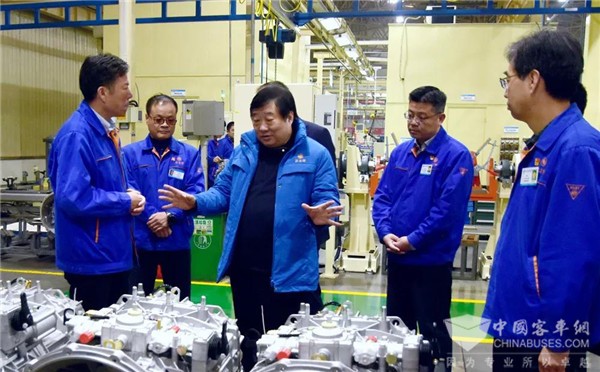 谭旭光走访生产一线，慰问法士特干部员工