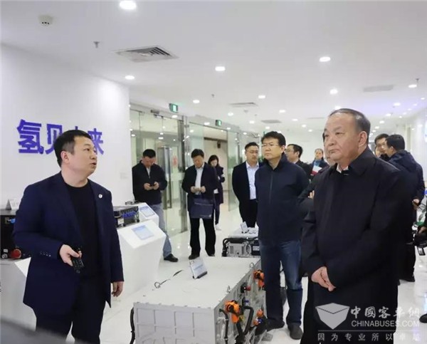 滨州市委副书记、市长宇向东一行调研亿华通