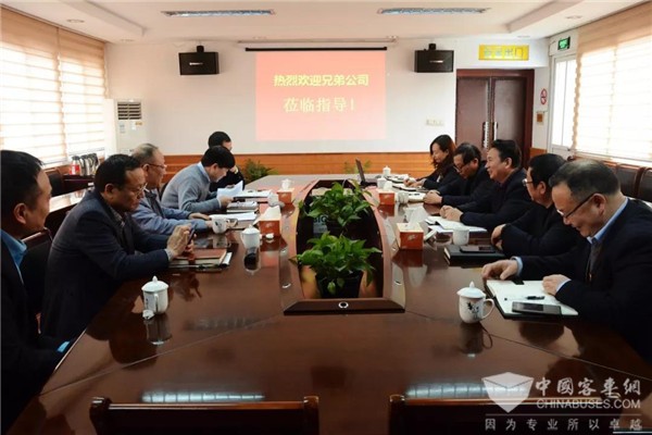 上海郊区公交企业联席会议在崇明巴士召开