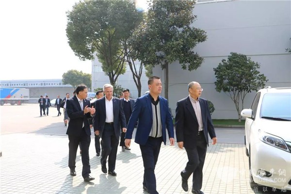 打通协作价值链，康明斯与希杰荣庆签署战略合作协议