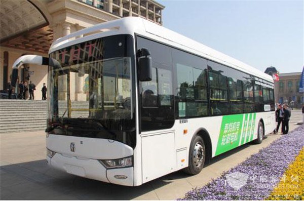 变革客车动力新方案！亚星轮毂纯电动客车首亮相 