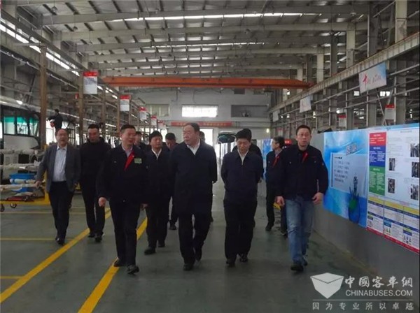 辽宁省锦州市委书记王德佳一行视察上海申龙客车工作情况