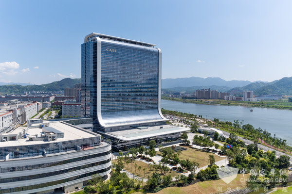 宁德时代与华为签订合作协议 汽车行业智能化发展迎来新机遇