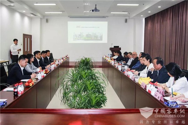 阳光七星投资集团主席吴征一行到访安凯客车 试乘安凯A9高端客车