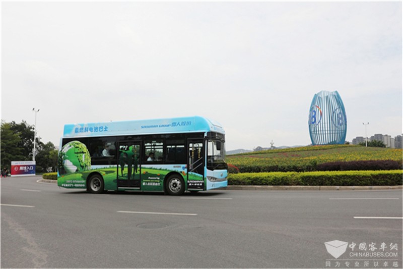 金龙氢燃料客车上线服务6·18  (1)