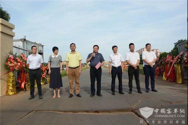 海南：海口公交集团举行玉成公交场站暨公交三分公司挂牌仪式