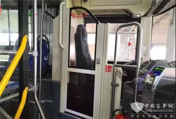 为公交驾驶区多加一道门，是否影响与乘客沟通？