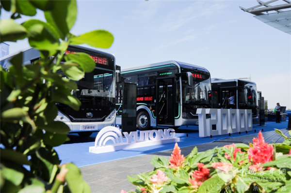 创新求变 宇通全新造型高端公交打造城市新名片