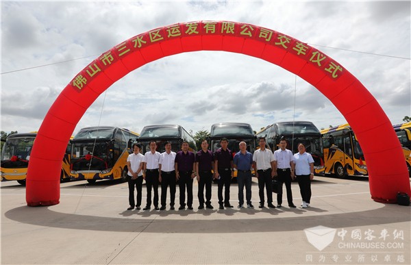 激发旅游客运新动能 金龙公路客车“风光独好”