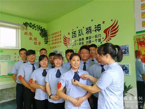 河南：迎七十华诞 郑州公交界的“机长”们换新装！