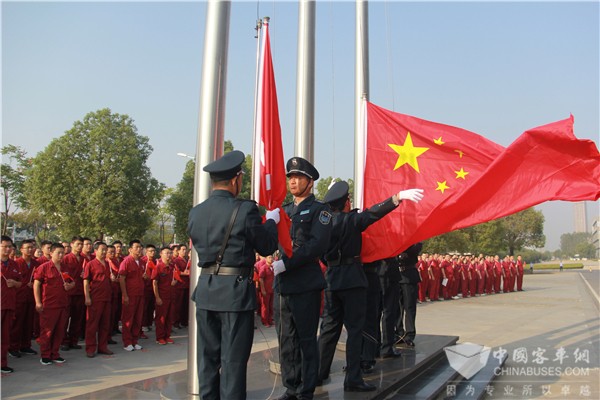 为祖国母亲庆生!安凯客车隆重举行升国旗仪式