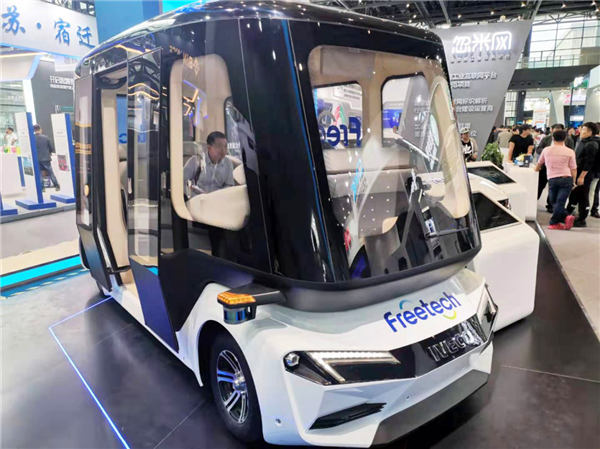 世界互联网大会 依维柯“太空舱”造型智能驾驶巴士引试乘热潮