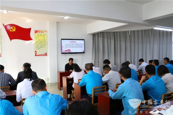 广西：南宁公交公司党委委员深入一线开展主题教育党课