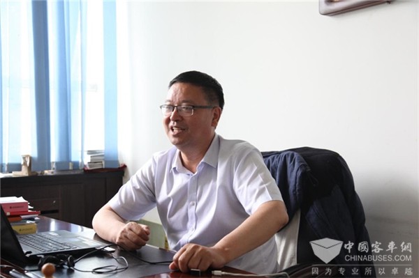 新疆珍宝巴士公司副总经理高峰：打造优秀公交 擦亮城市文明窗口