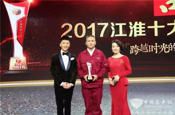 如何打造一辆“安心车”？共同走近驰骋试车道的丁延松