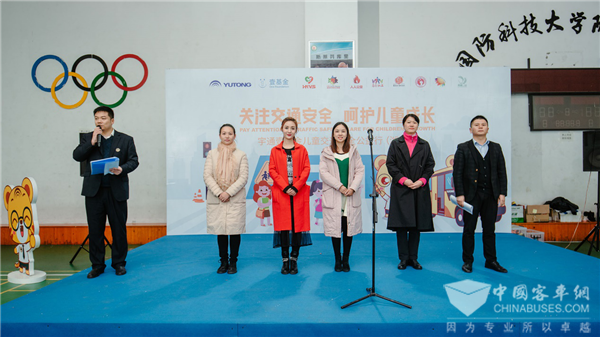 爱心大使助阵 宇通&壹基金儿童交通安全公益行走进长沙