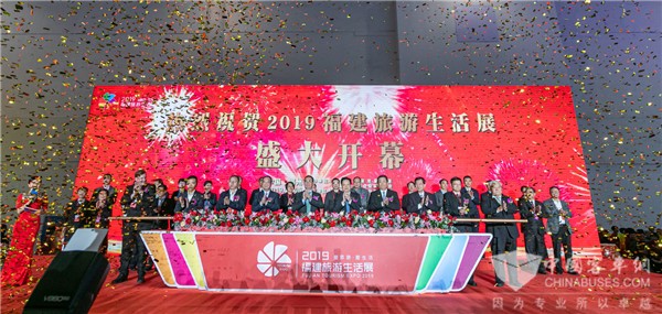 金龙客车用高端商旅定义品质出行