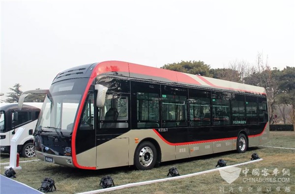 实力铸就荣耀，开沃汽车摘得“商用车奋起之星”与“绿色之星”两项大奖