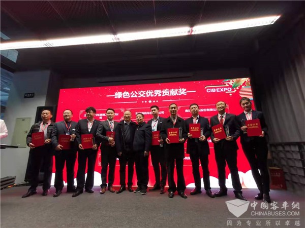 上海国际客车展 东风德纳荣获“绿色公交优秀贡献奖”