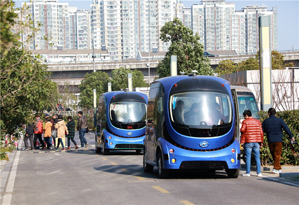 国内首家!苏州金龙实现无人驾驶巴士编队行驶