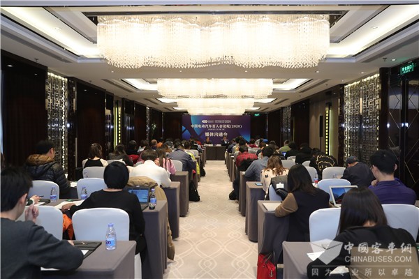 换道先行：电动车百人会高屋建瓴引爆前沿思想讨论