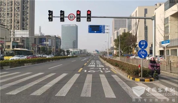 上海：上海首条“合乘车道” 启用