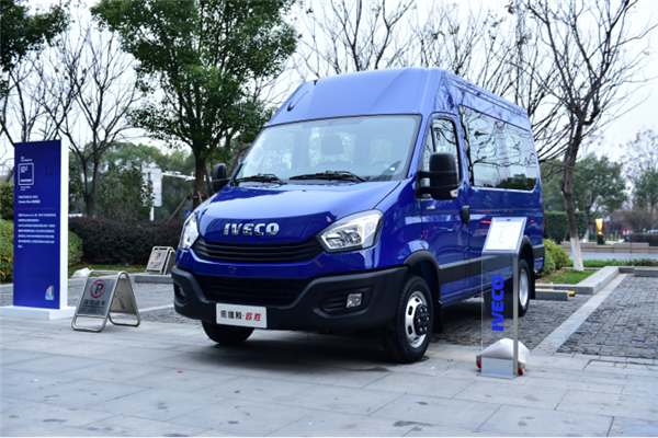 够蓝，更够经典！依维柯欧胜宝石蓝30周年纪念版来了