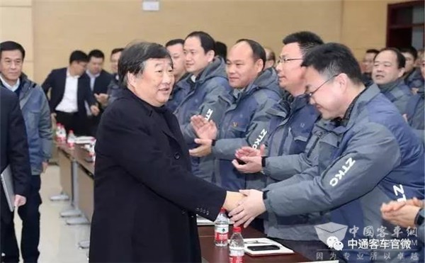 谭旭光赴中通客车尉问干部员工，要求企业实现新跨越!