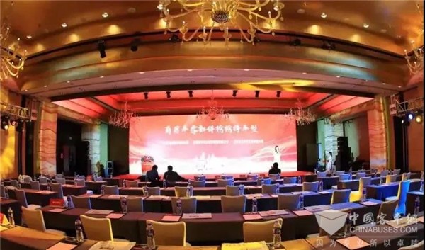 新年辉荣誉！福田欧辉氢燃料城市客车荣获2019年“城市公交榜样车型”称号