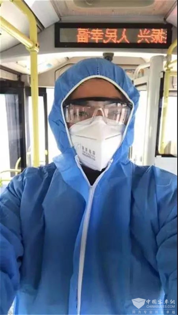 武汉公交志愿者师傅主动请缨护送任务 连轴十天不休 接令立达！