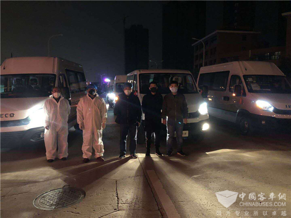 星夜兼程抗击疫情 14台依维柯防疫车元宵夜开赴黄冈