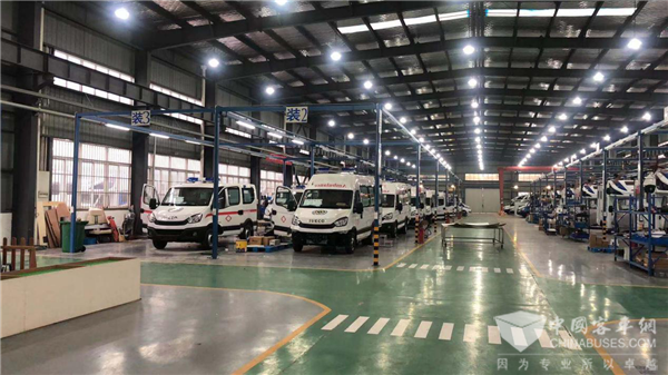 抗疫救援“急先锋” 南京依维柯负压救护车驰援深圳